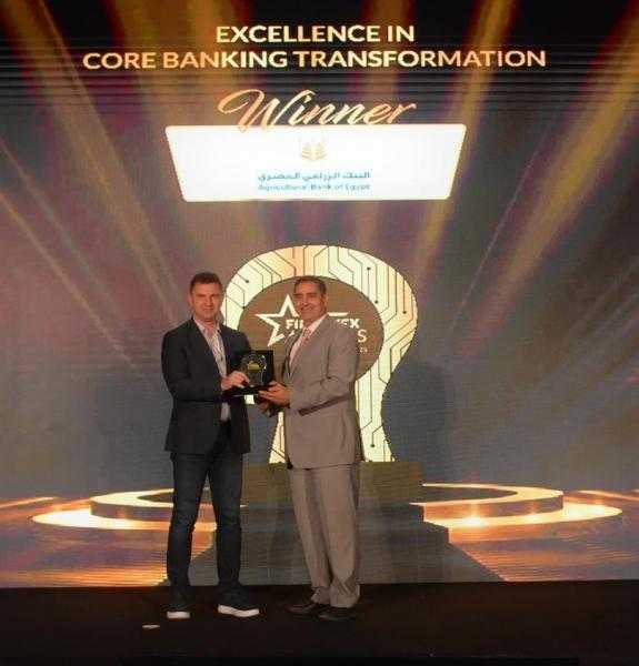 ”الزراعي المصري” يحصد جائزة التميز في الخدمات المصرفية من قمة فينوفكس