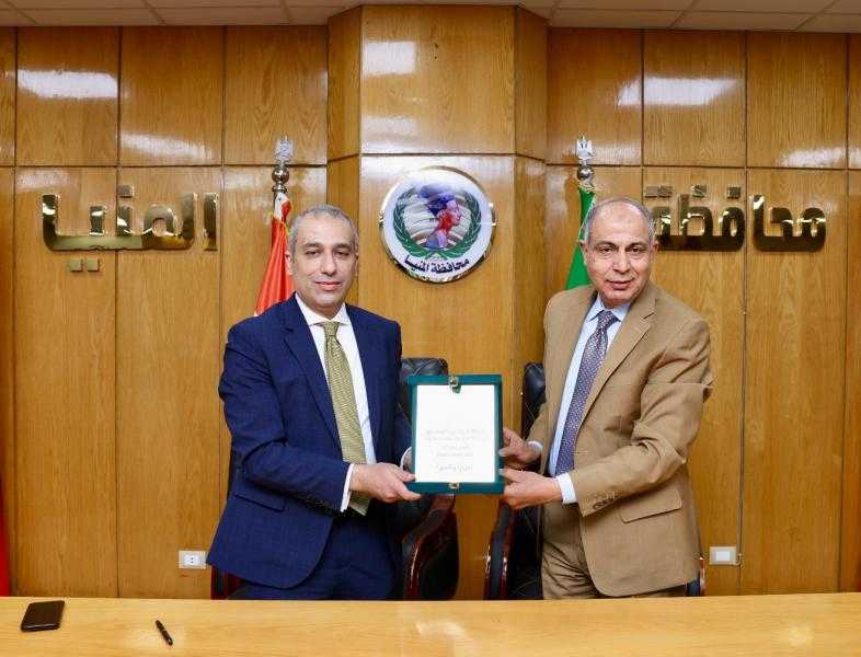 تعاون بين البنك الزراعي ومحافظة المنيا لتمويل المنتفعين وتسليم 130 سيارة ميكروباص لتعزيز النقل الآمن