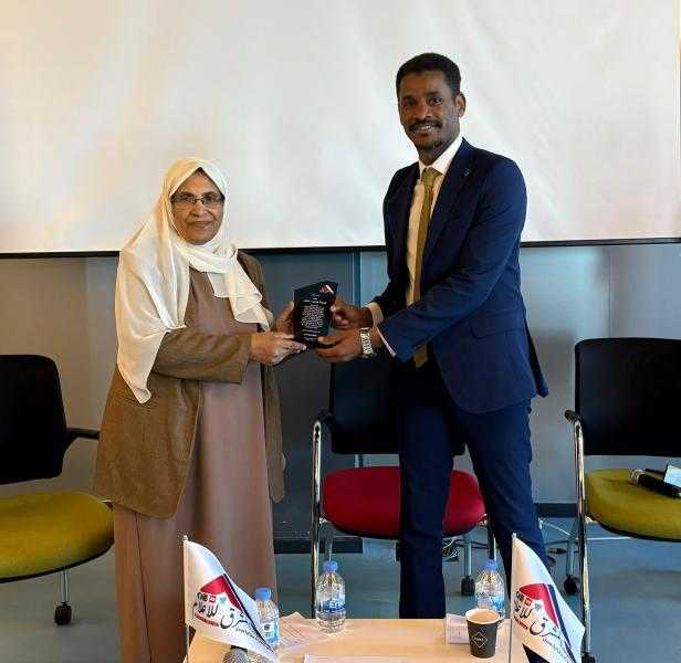 تكريم الزميلة كريمة حسن في مؤتمر الذكاء الاصطناعي بإسطنبول